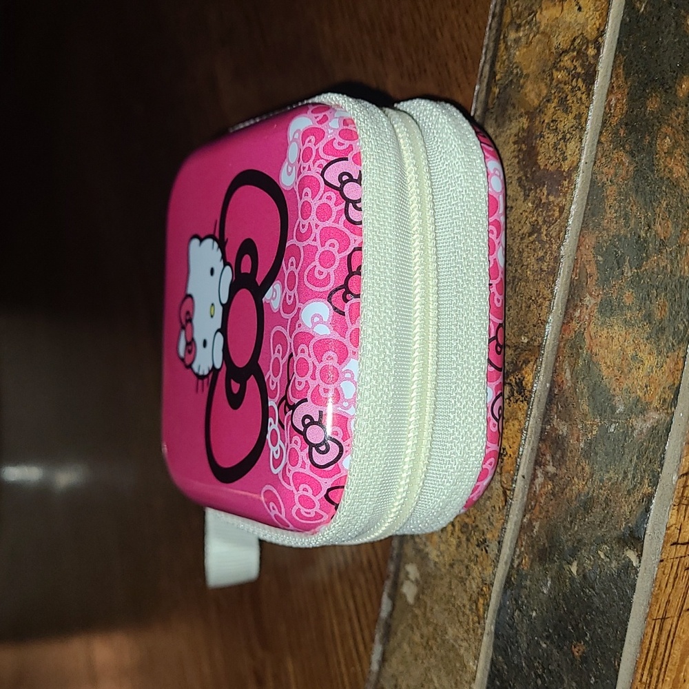 Hello Kitty Earbud Hard Case - Picture 13 of 15